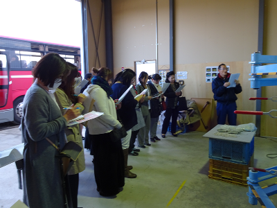 紙おむつ燃料化装置前にて