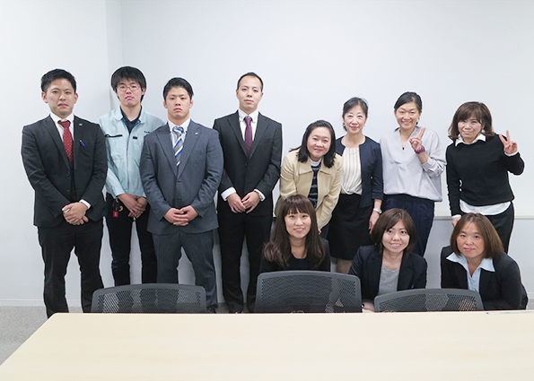 運営の中心となった女性部メンバーと部員企業のスタッフ