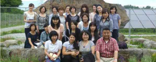 北杜サイト太陽光発電所記念碑前にて